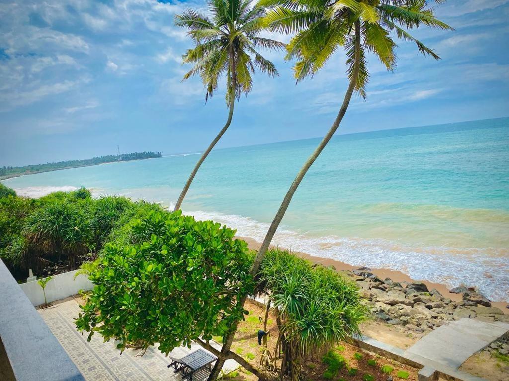 Sevenra Grand Beach Hotel Амбалангода Экстерьер фото