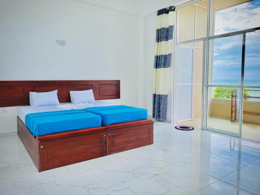 Sevenra Grand Beach Hotel Амбалангода Экстерьер фото