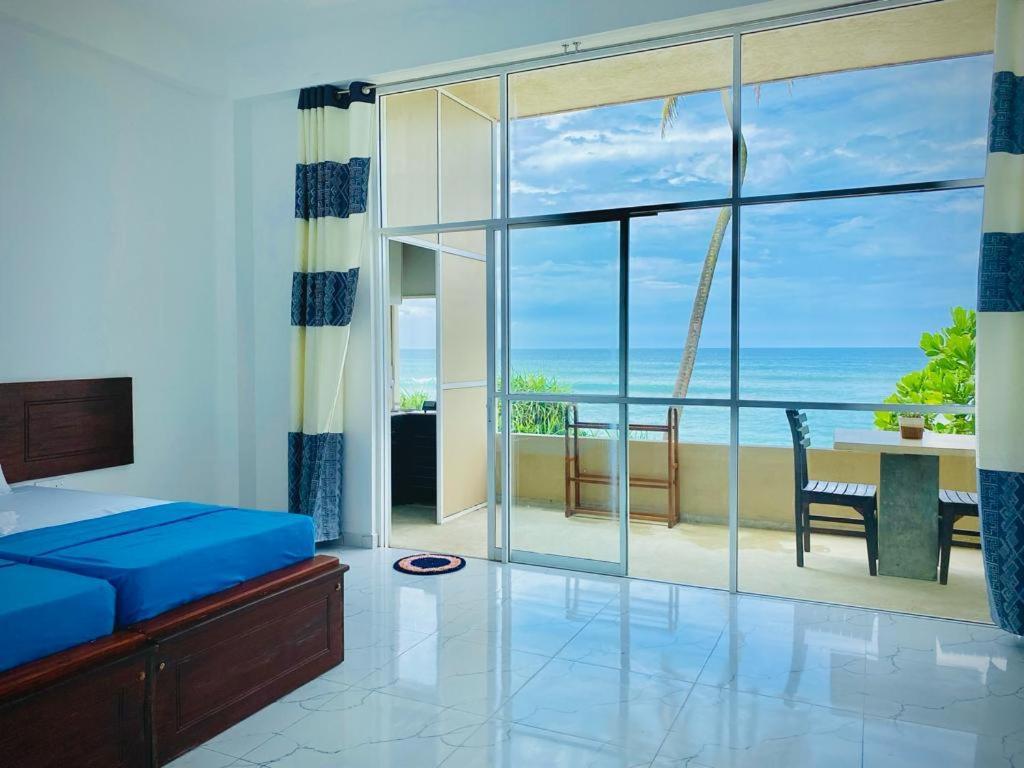 Sevenra Grand Beach Hotel Амбалангода Экстерьер фото