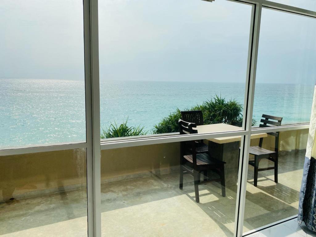 Sevenra Grand Beach Hotel Амбалангода Экстерьер фото
