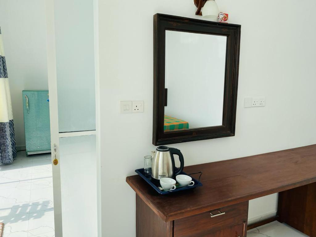 Sevenra Grand Beach Hotel Амбалангода Экстерьер фото