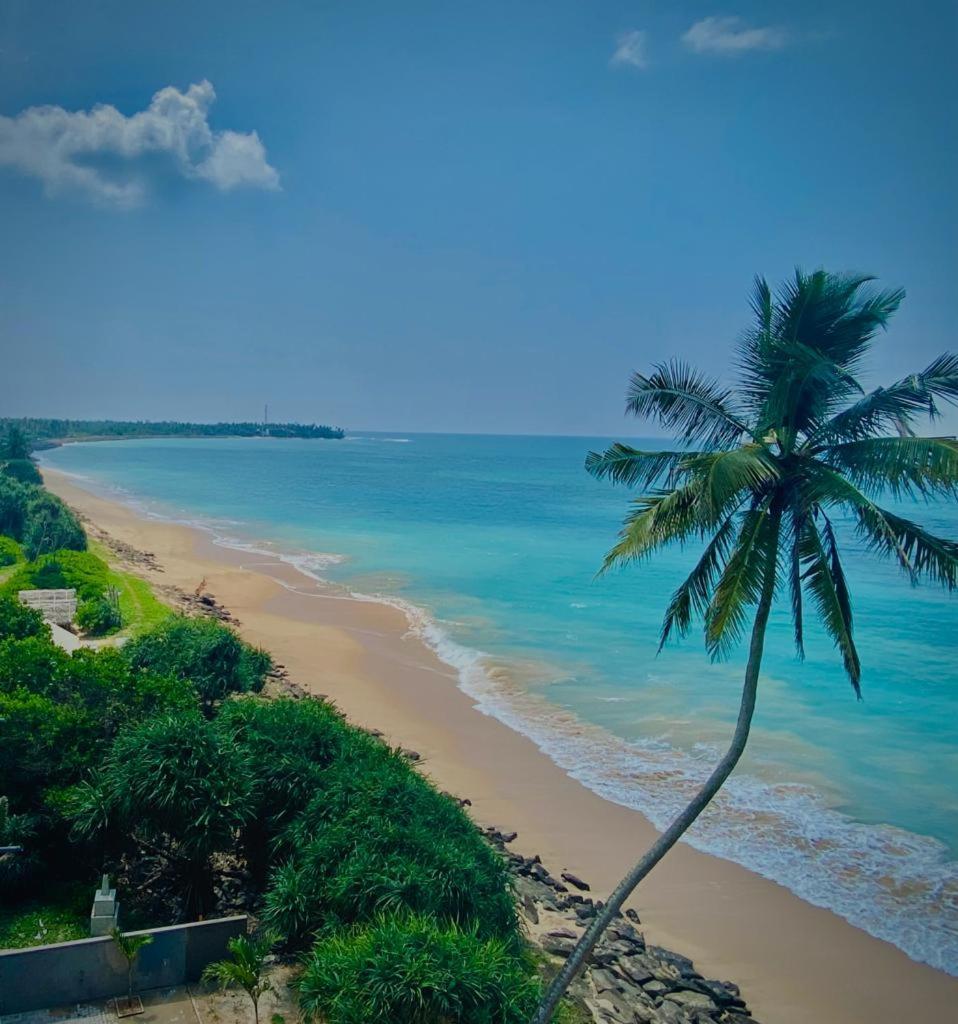 Sevenra Grand Beach Hotel Амбалангода Экстерьер фото