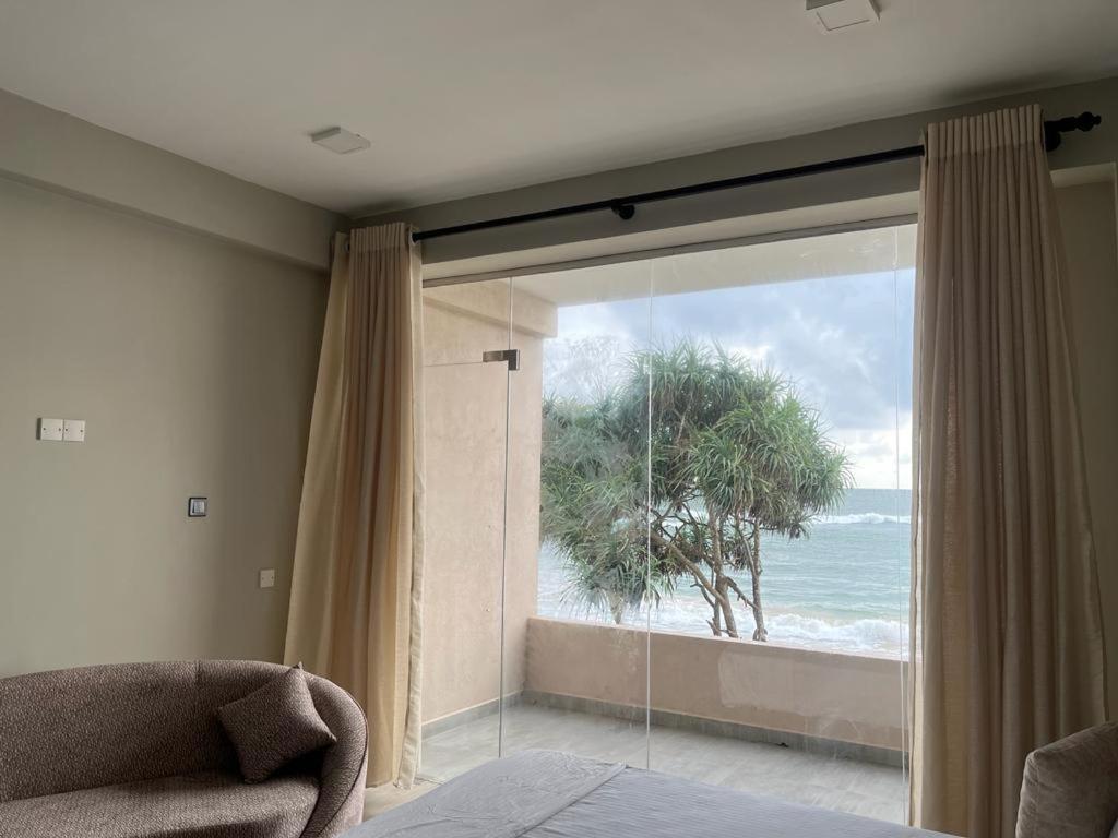 Sevenra Grand Beach Hotel Амбалангода Экстерьер фото