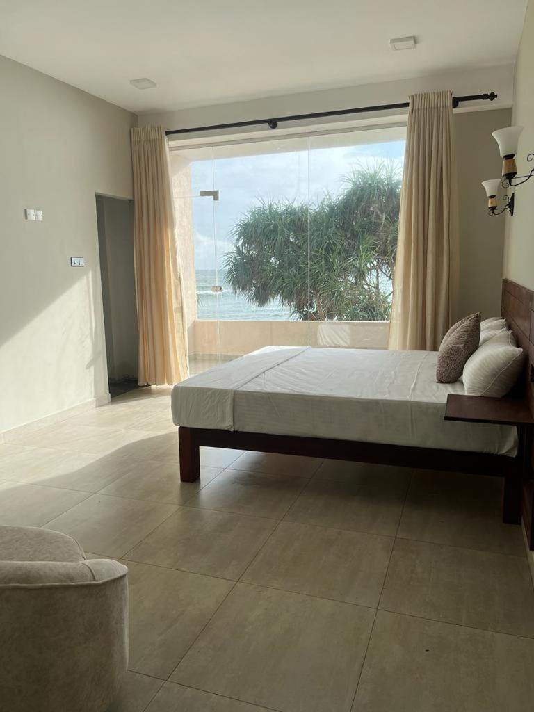 Sevenra Grand Beach Hotel Амбалангода Экстерьер фото