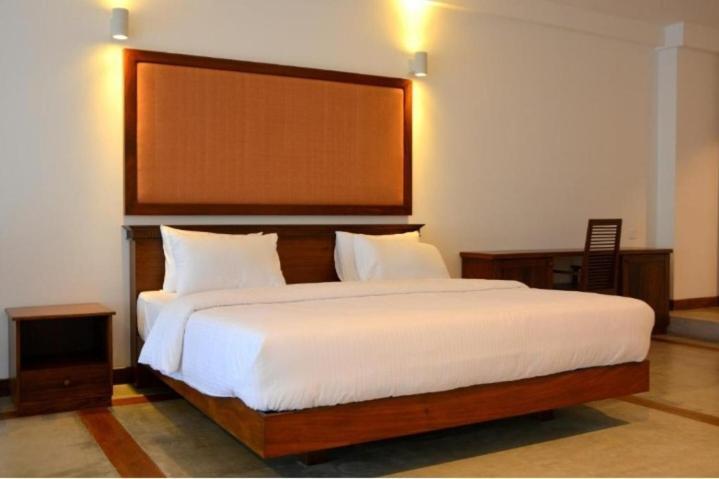 Sevenra Grand Beach Hotel Амбалангода Экстерьер фото
